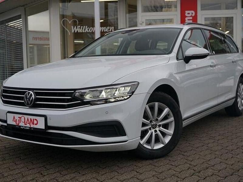 Gebraucht VW Passat 150 PS (110 kW) 2022 Pure white Kombi