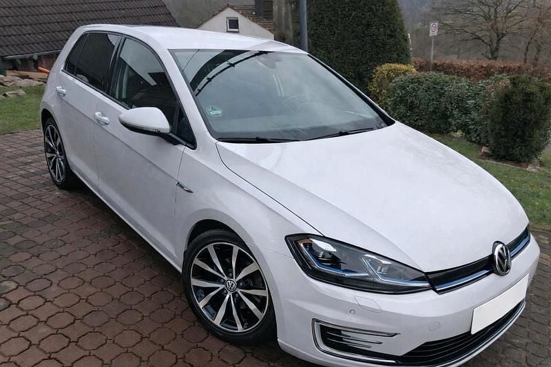 Gebraucht VW e-Golf 100 kW (136 PS) 2020 Weiß Kleinwagen