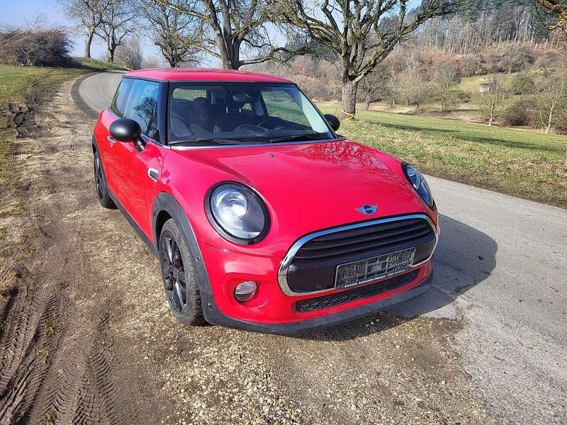 Gebraucht Mini ONE 102 PS (75 kW) 2019 Chili red Kleinwagen