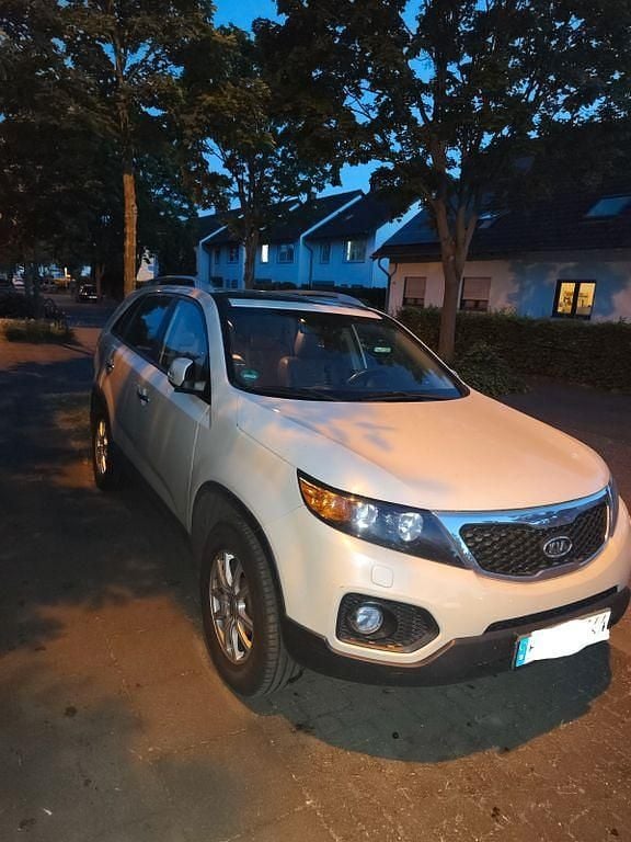 Beige Gebraucht 2011 Kia Sorento Spirit SUV | 8.700 € (Fairer Preis) - Bild 1/4