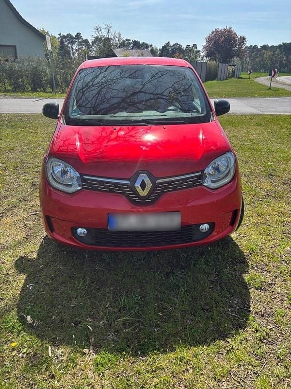 Second-hand Renault Twingo Techno 60 kW (82 CP) 2023 Roșu Hatchback