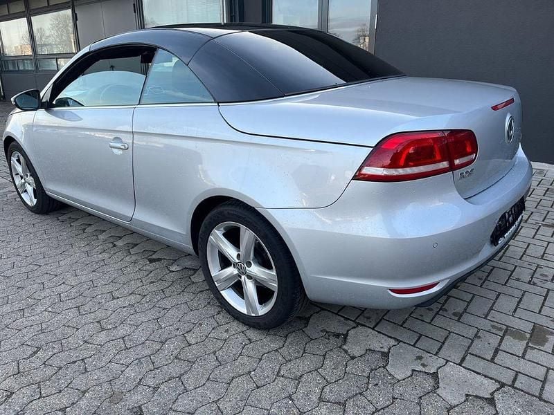 Usata VW Eos 122 CV (89 kW) 2011 Argento Cabrio