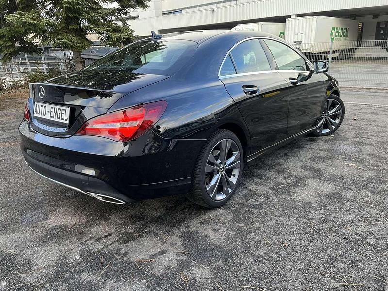 Gebraucht Mercedes CLA180 Urban 122 PS (89 kW) 2019 Kosmosschwarz  metalliclack Limousine