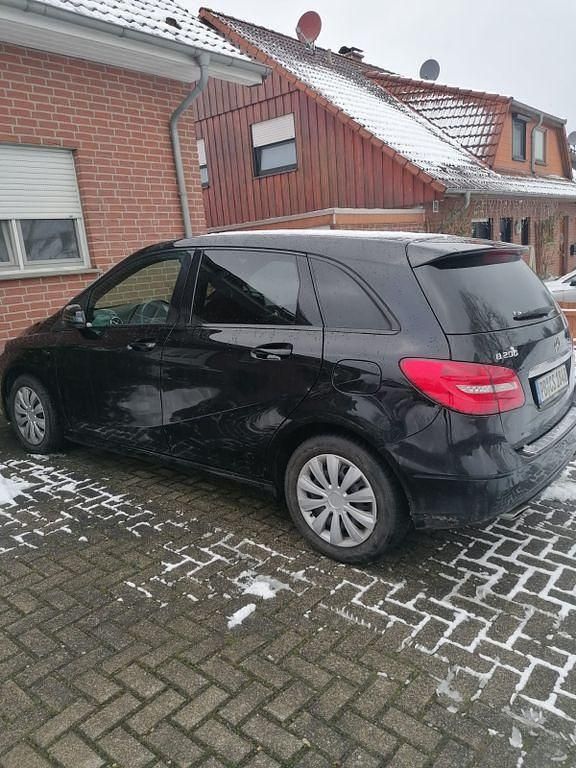 Gebraucht Mercedes B200 156 PS (114 kW) 2014 Schwarz Van / Kleinbus