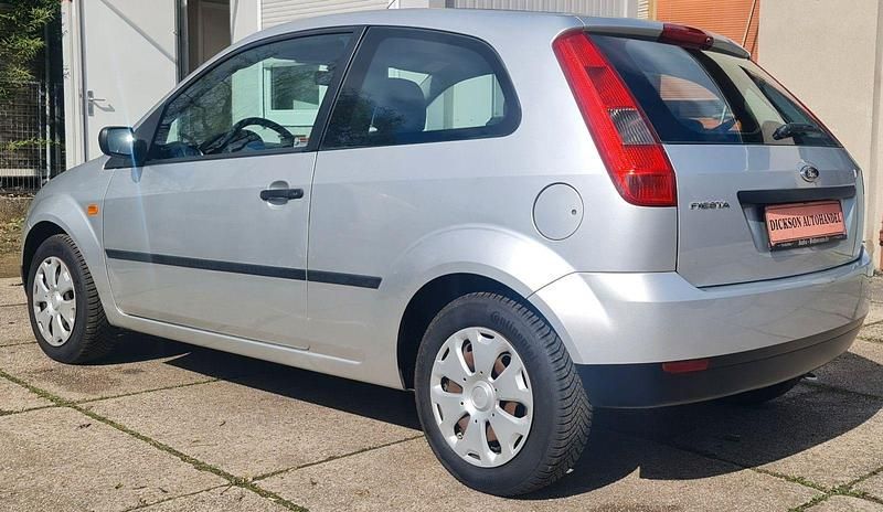 Usata Ford Fiesta 60 CV (44 kW) 2003 Argento Utilitaria