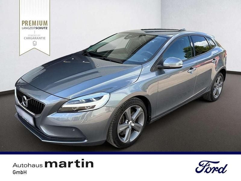 Grau Gebraucht 2018 Volvo V40 Momentum Kombi | 14.880 € (Fairer Preis) - Bild 1/2