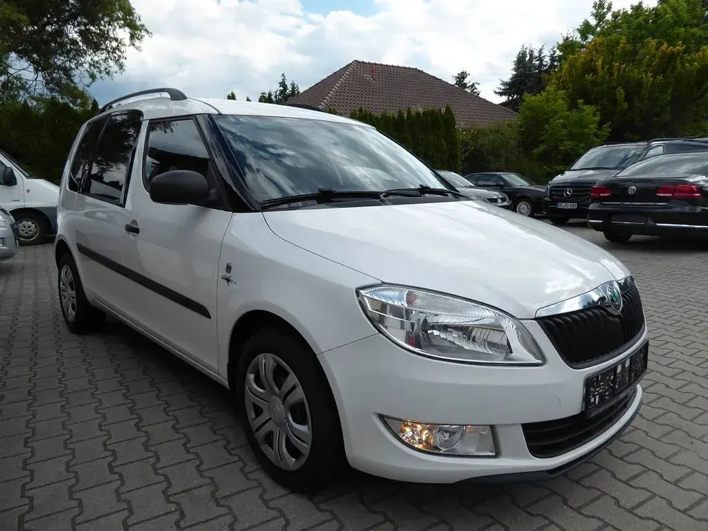 Gebraucht Skoda Roomster 75 PS (55 kW) 2012 Weiß Van / Kleinbus