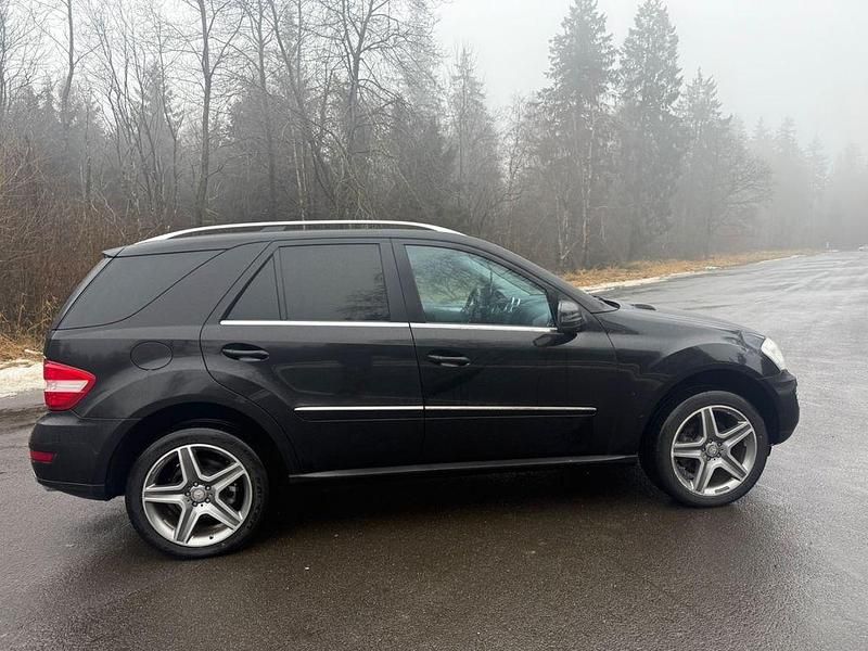 Gebraucht Mercedes ML350 231 PS (169 kW) 2010 Schwarz SUV