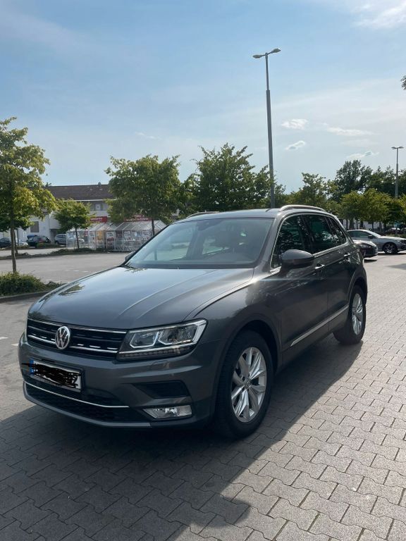 Grau Gebraucht 2016 VW Tiguan Highline SUV | 18.500 € (Superpreis) - Bild 1/4