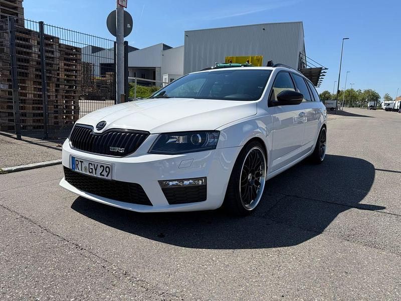 Weiß Gebraucht 2016 Skoda Octavia RS Kombi | 14.750 € (Fairer Preis) - Bild 1/4