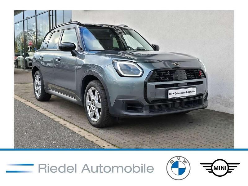 Smokey green metallic Gebraucht 2025 Mini Countryman Classic SUV | 34.490 € - Bild 1/3
