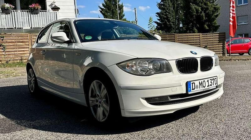 Alpinweiss iii Gebraucht 2012 BMW 118 Kleinwagen | 6.399 € (Superpreis) - Bild 1/4