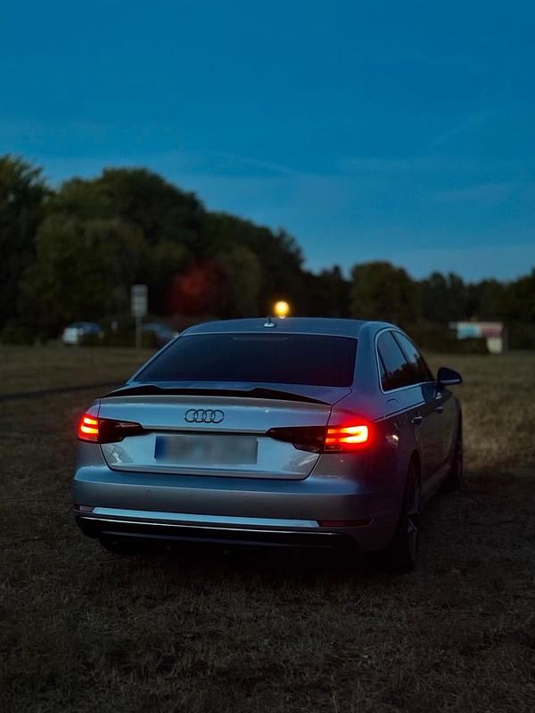 Gebraucht Audi A4 Design 190 PS (139 kW) 2017 Grau Limousine