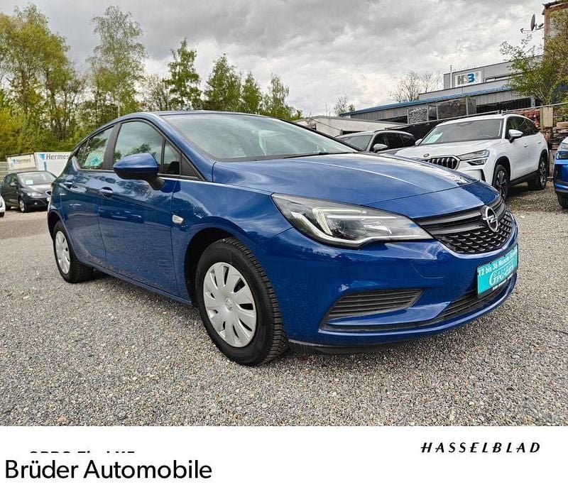 Blau Gebraucht 2018 Opel Astra Selection Limousine | 9.995 € (Guter Preis) - Bild 1/4