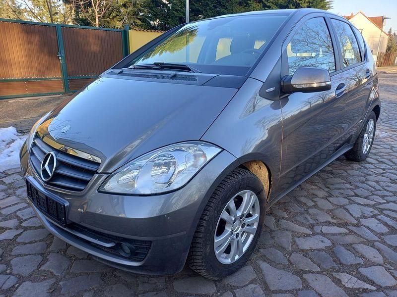Grau Gebraucht 2011 Mercedes A160 Limousine | 5.000 € (Fairer Preis) - Bild 1/4