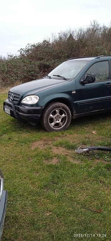 Gebraucht Mercedes ML320 218 PS (160 kW) 1999 Grün SUV