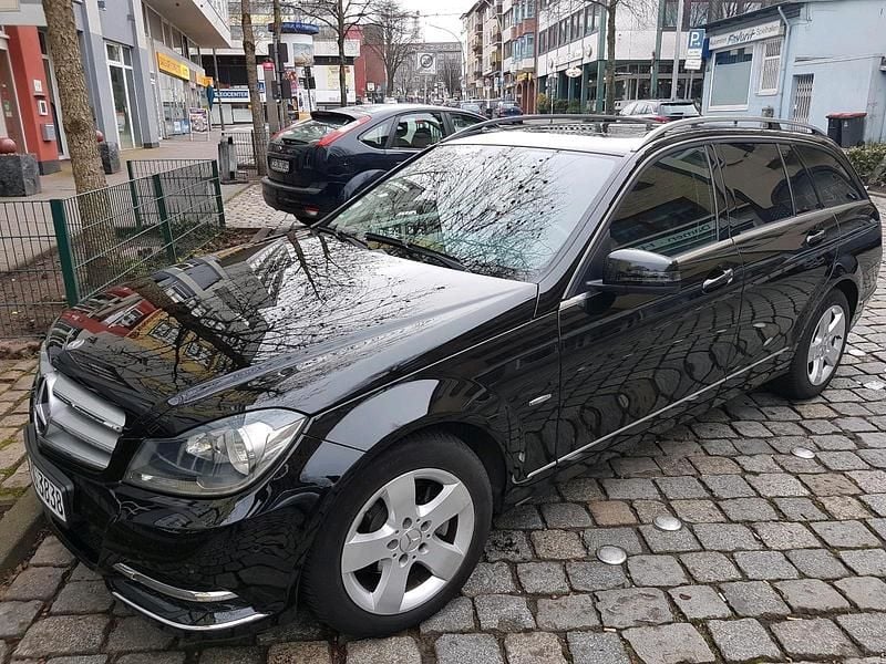 Schwarz Gebraucht 2011 Mercedes C220 Avantgarde Kombi | 7.990 € (Etwas zu teuer) - Bild 1/4