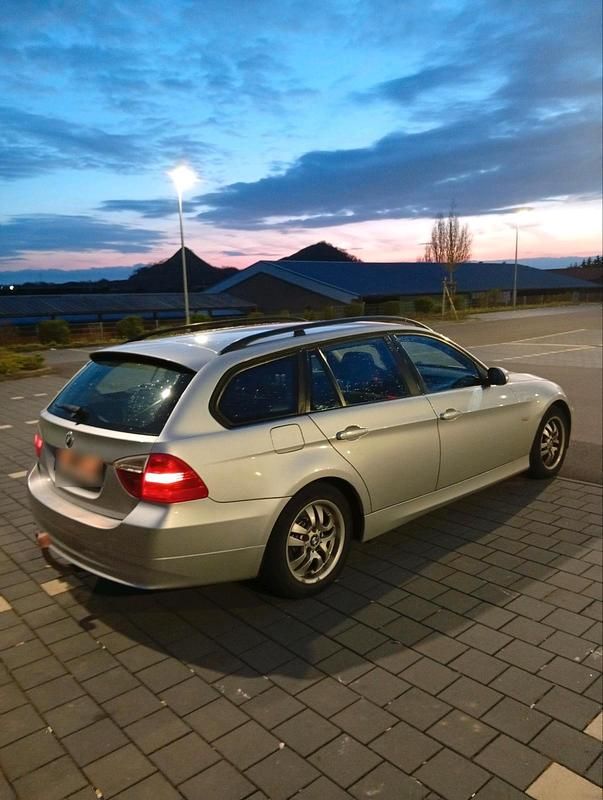 Gebraucht BMW 320 150 PS (110 kW) 2007 Silber Kombi