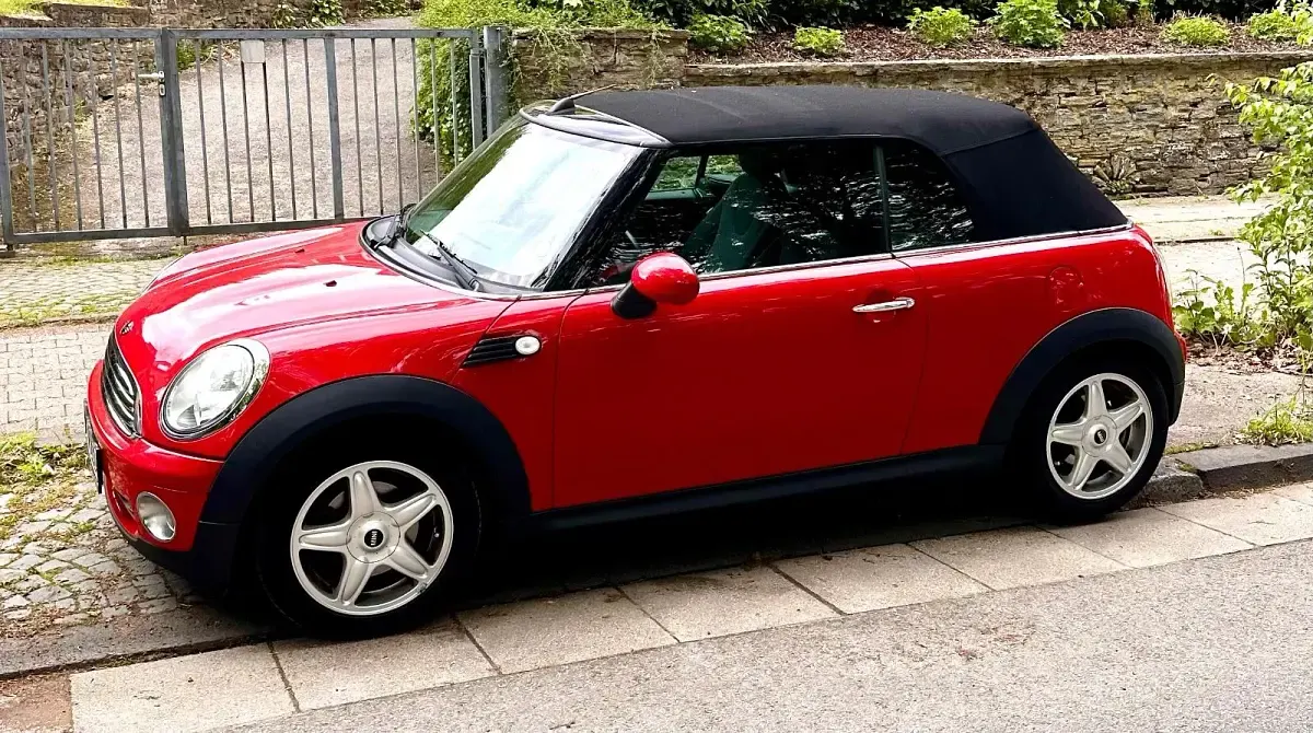 Gebraucht Mini Cooper Cabriolet 115 PS (84 kW) 2009 Rot Cabrio