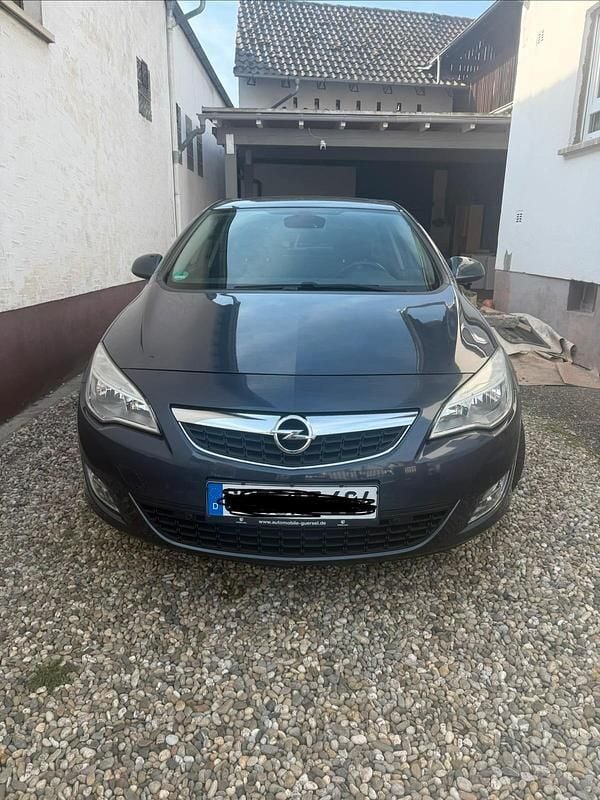 Gebraucht Opel Astra 115 PS (84 kW) 2010 Blau Limousine