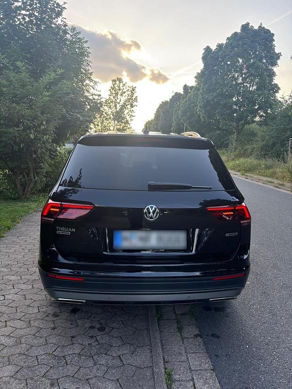 Gebraucht VW Tiguan 190 PS (139 kW) 2021 Schwarz SUV