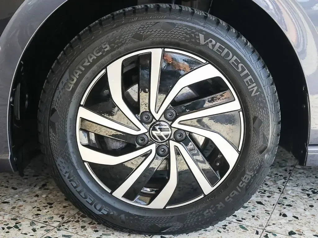 Gebraucht VW Polo Basis 80 PS (58 kW) 2023 Grau Kleinwagen