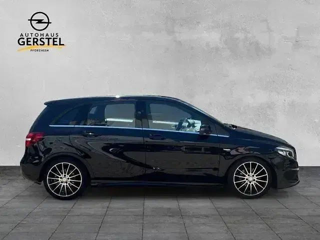 Gebraucht Mercedes B180 AMG line 122 PS (89 kW) 2017 Schwarz Kleinwagen