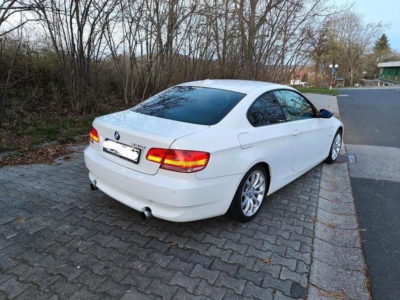 Weiß Gebraucht 2007 BMW 335 Performance Coupé | 14.099 € (Fairer Preis) - Bild 1/4