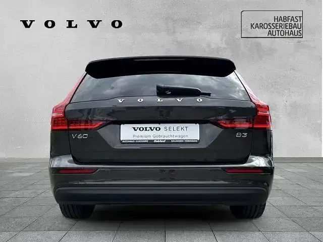 Gebraucht Volvo V60 Core 250 PS (183 kW) 2024 Platinum grey / metallic Kombi