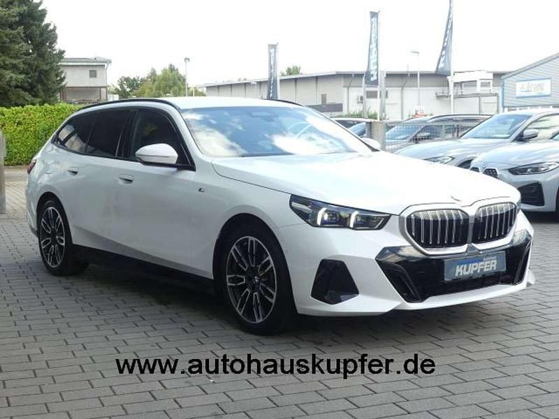 Gebraucht BMW 520 Performance 197 PS (144 kW) 2024 Mineralweiã Kombi