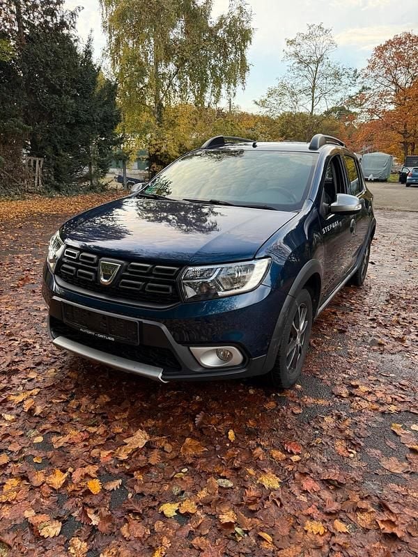 Blau Gebraucht 2017 Dacia Sandero Stepway Kleinwagen | 9.499 € (Fairer Preis) - Bild 1/4