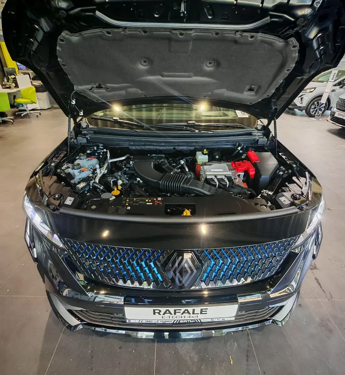 Używany Renault Rafale 300 KM (220 kW) 2025 Czarny SUV