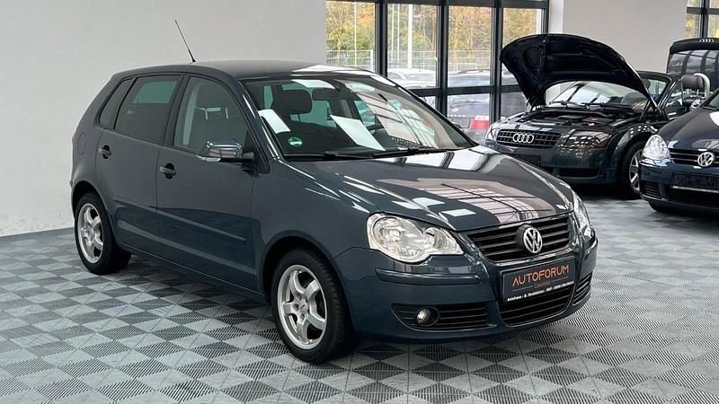 Blau Gebraucht 2005 VW Polo Comfortline Kleinwagen | 5.999 € - Bild 1/4
