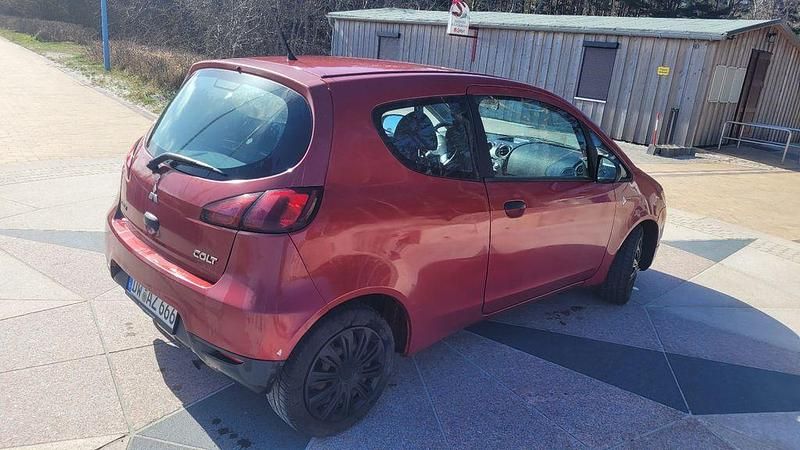 Gebraucht Mitsubishi Colt 75 PS (55 kW) 2010 Rot Kleinwagen
