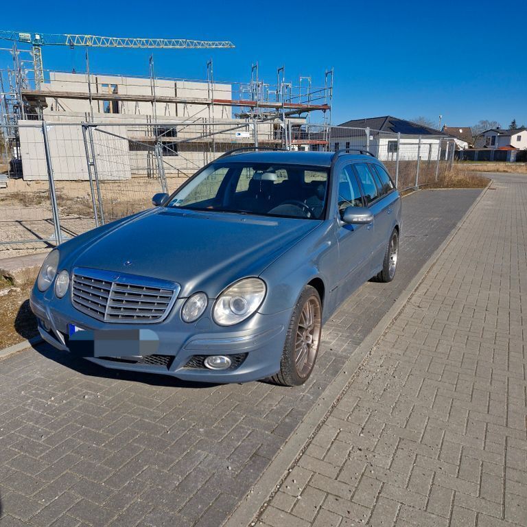 Grau Gebraucht 2007 Mercedes E300 Kombi | 3.500 € - Bild 1/4