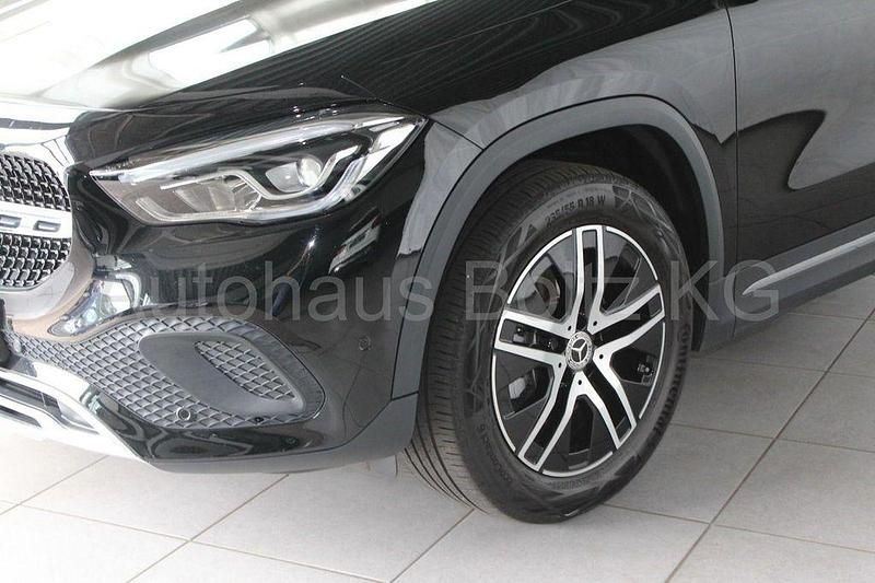 Gebraucht Mercedes GLA200 Progressive 163 PS (119 kW) 2020 Kosmosschwarz (metallic) SUV