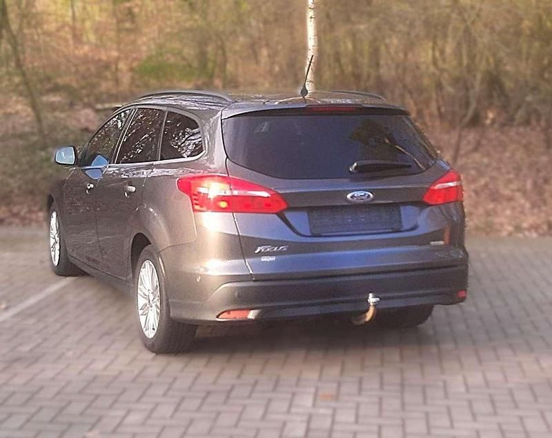 Gebraucht Ford Focus 125 PS (91 kW) 2018 Magneticgrau (metallic) Kombi