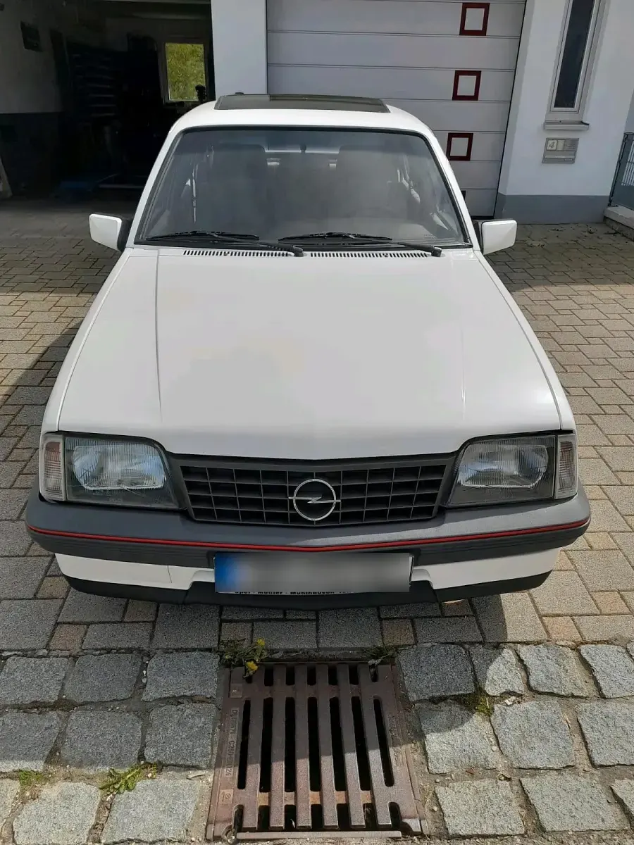 Gebraucht Opel Ascona 115 PS (84 kW) 1987 Weiß Limousine