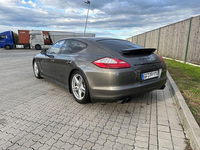 Gebraucht Porsche Panamera 400 PS (294 kW) 2013 Grau Kleinwagen