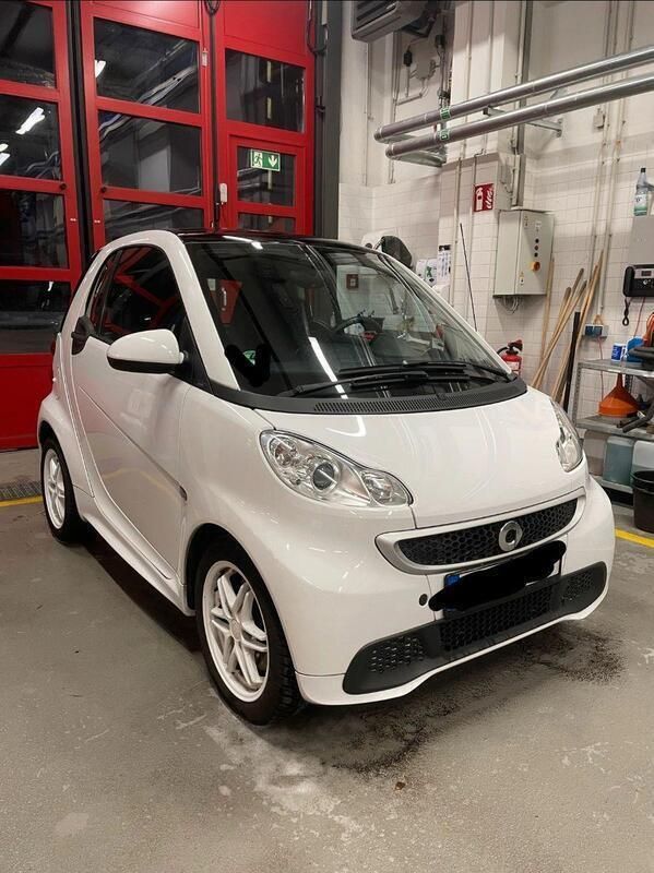 Weiß Gebraucht 2013 Smart ForTwo Coupé Passion Coupé | 5.000 € (Fairer Preis) - Bild 1/4