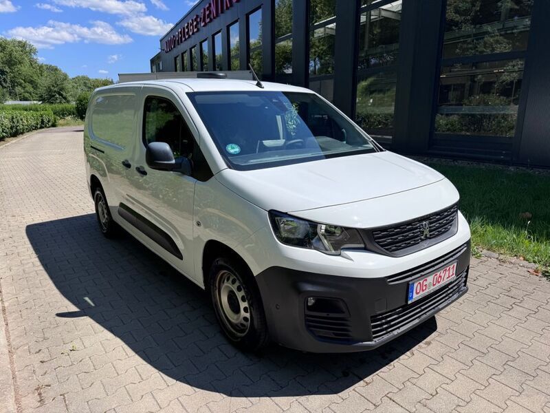 Weiß Gebraucht 2019 Peugeot Partner Premium Van / Kleinbus | 8.399 € (Guter Preis) - Bild 1/4