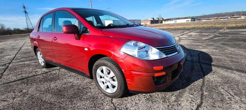 Gebraucht Nissan Tiida Acenta 110 PS (80 kW) 2008 Rot Limousine