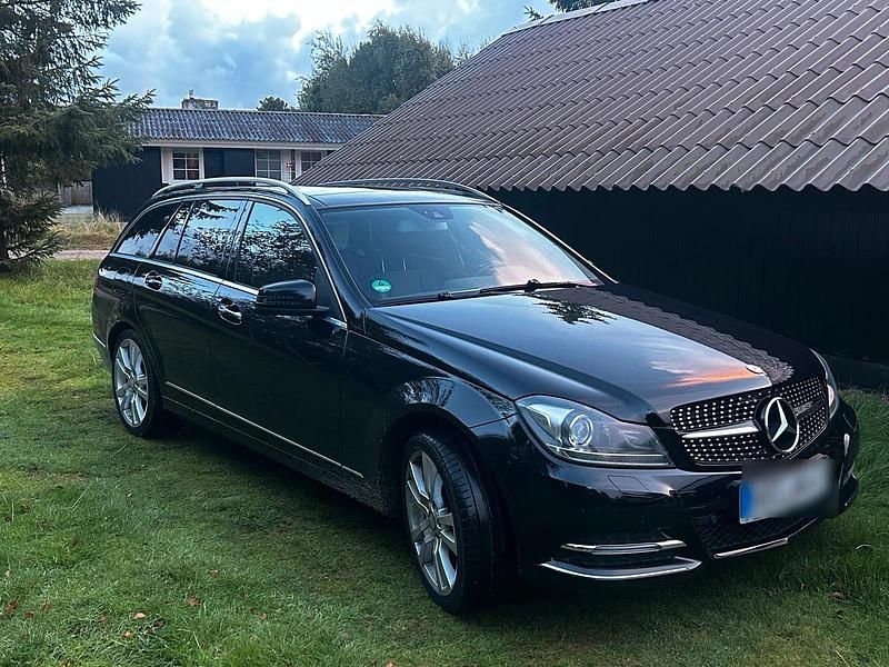 Schwarz Gebraucht 2014 Mercedes 220 Avantgarde Kombi | 14.000 € - Bild 1/4