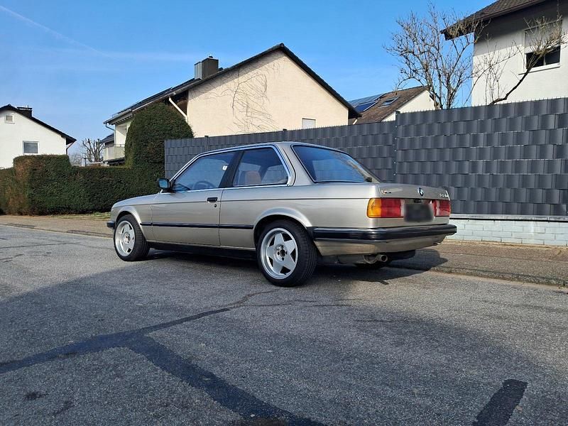 Gebraucht BMW 320 125 PS (91 kW) 1984 Beige Coupé