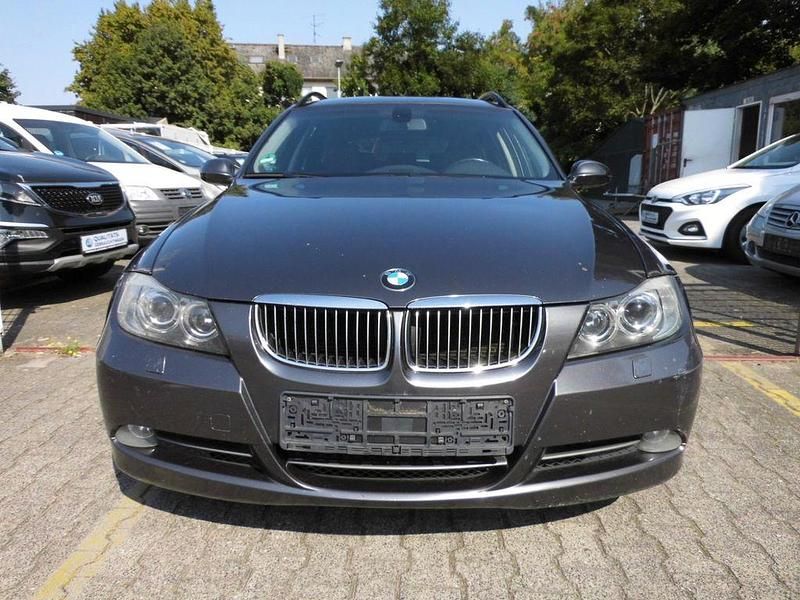 Grau Gebraucht 2006 BMW 330 Kombi | 2.990 € (Fairer Preis) - Bild 1/4