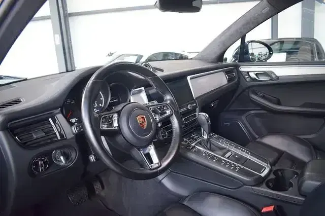 Gebraucht Porsche Macan Turbo Chrono 441 PS (324 kW) 2020 Blau SUV