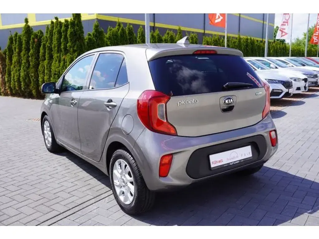 Gebraucht Kia Picanto 84 PS (61 kW) 2018 Sparklingsilber metallic (metallic) Kleinwagen