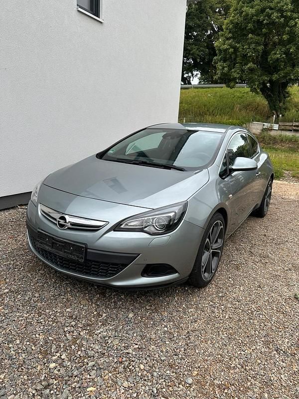 Silber Gebraucht 2011 Opel Astra GTC Coupé | 5.950 € (Fairer Preis) - Bild 1/4