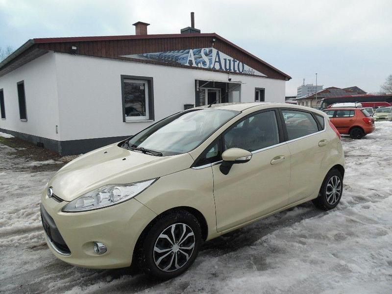 Gebraucht Ford Fiesta Titanium 90 PS (66 kW) 2009 Gelb Kleinwagen