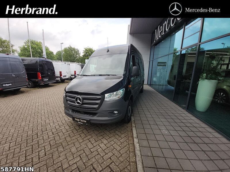 Schwarz Gebraucht 2023 Mercedes Sprinter Van | 46.993 € (Teuer) - Bild 1/4